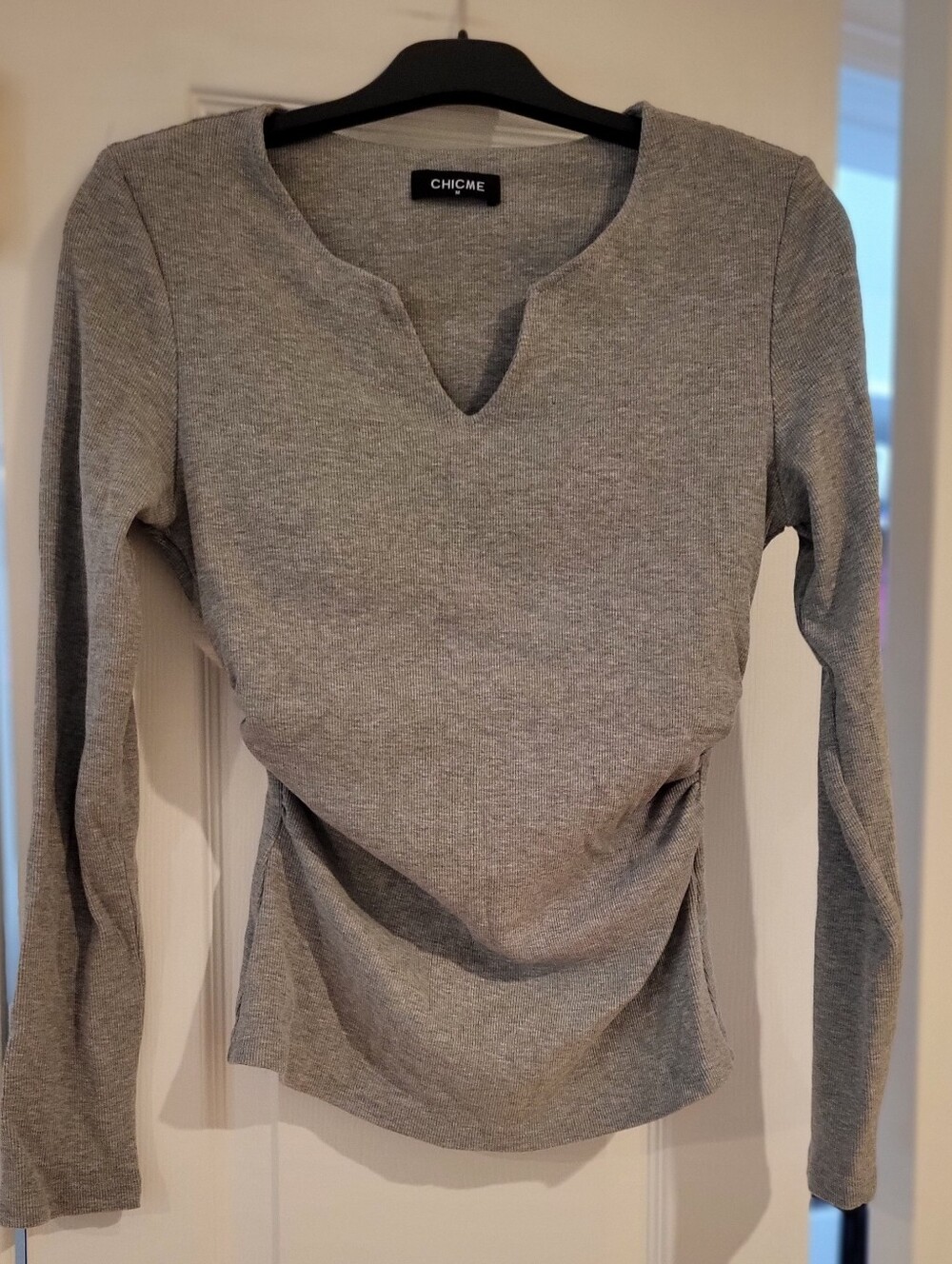 chic Gray Long Sleeve Notch-Neck Knit Built-in Bra